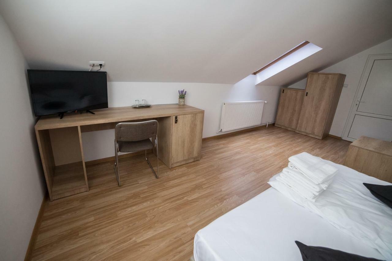 Отель Casa Burduhos Кымпулунг-Молдовенеск Экстерьер фото