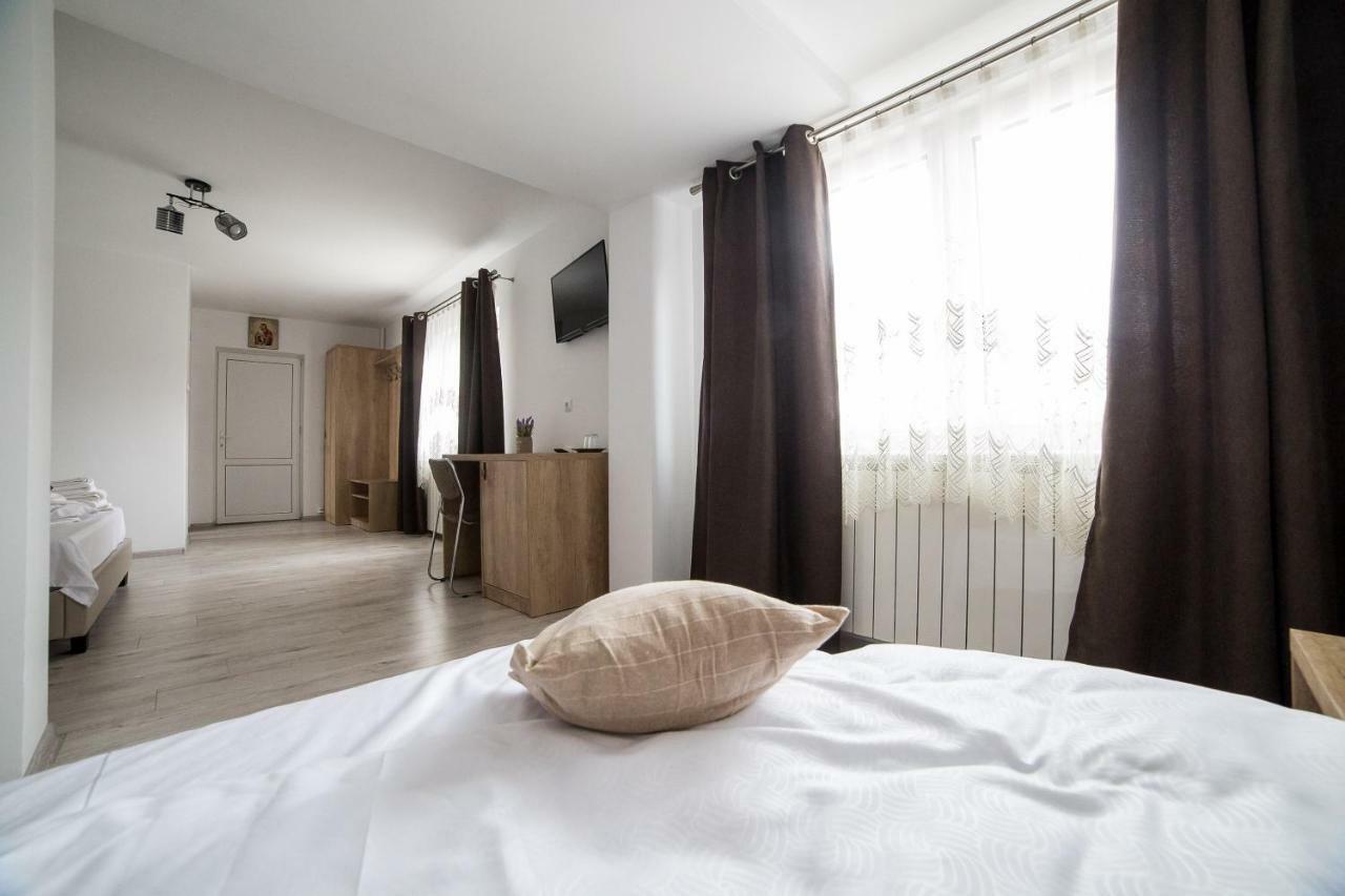 Отель Casa Burduhos Кымпулунг-Молдовенеск Экстерьер фото