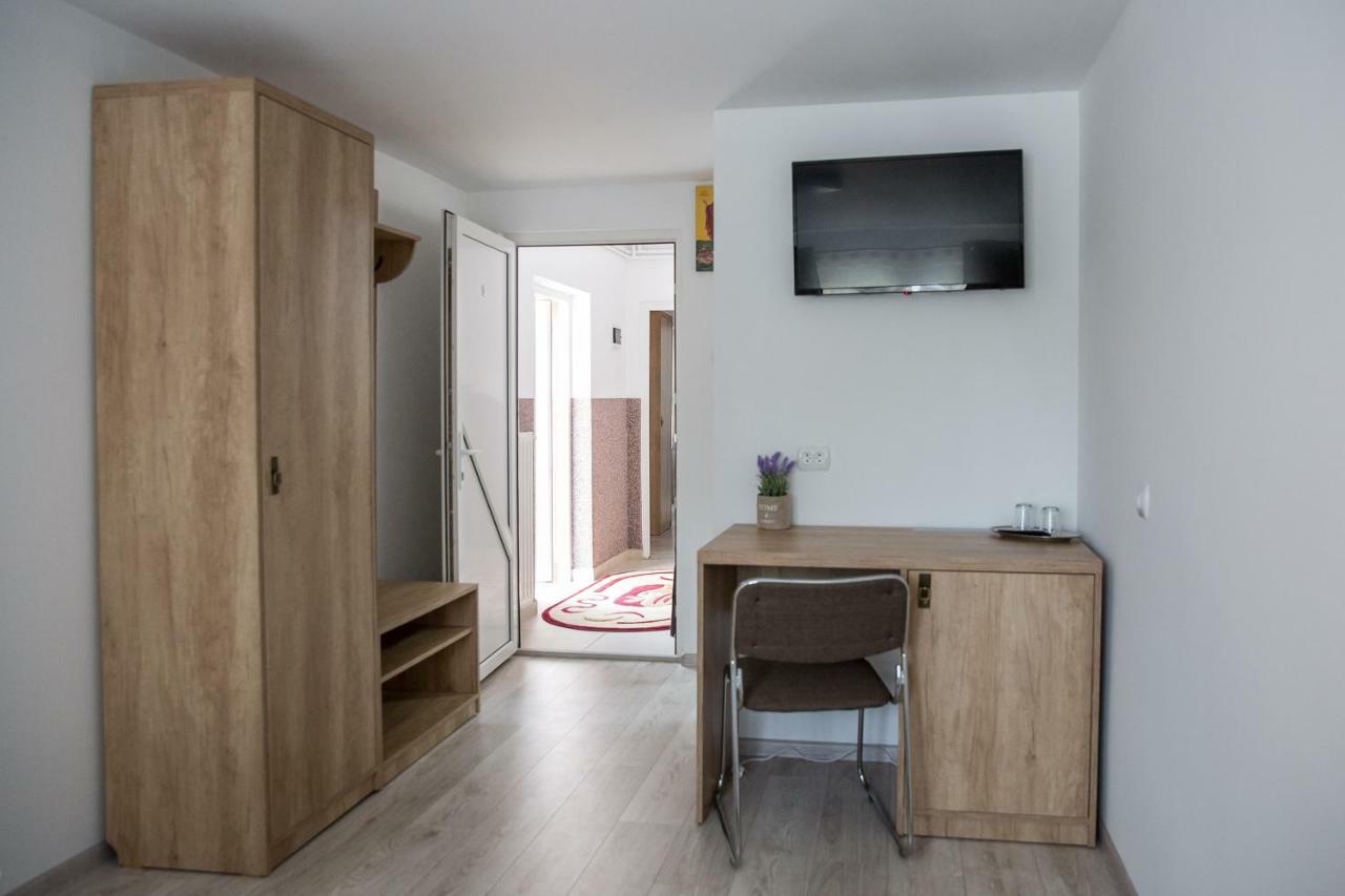 Отель Casa Burduhos Кымпулунг-Молдовенеск Экстерьер фото