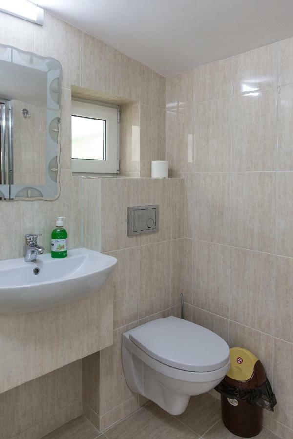 Отель Casa Burduhos Кымпулунг-Молдовенеск Экстерьер фото