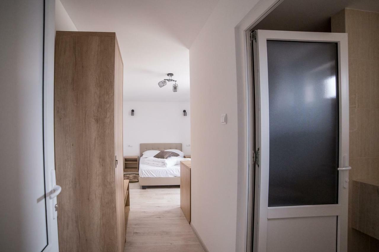 Отель Casa Burduhos Кымпулунг-Молдовенеск Экстерьер фото