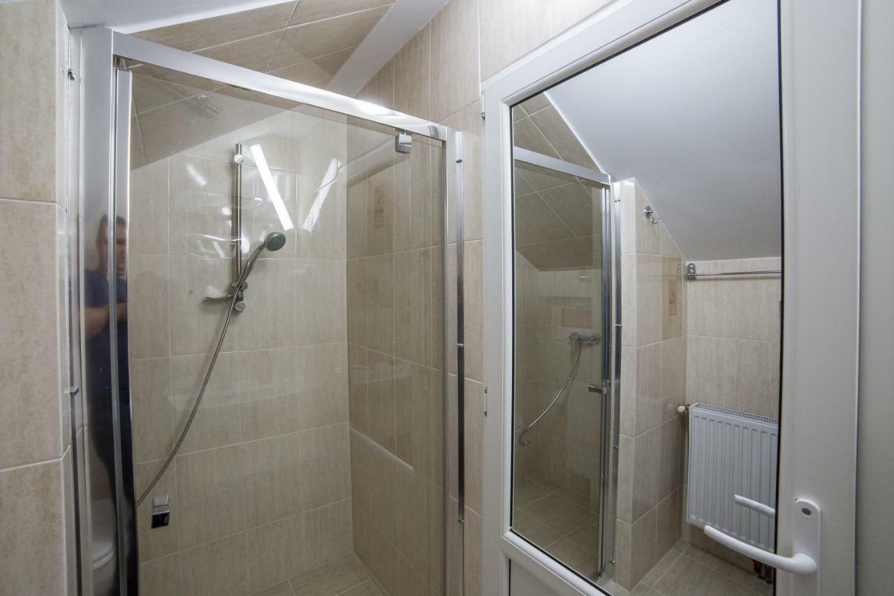 Отель Casa Burduhos Кымпулунг-Молдовенеск Экстерьер фото