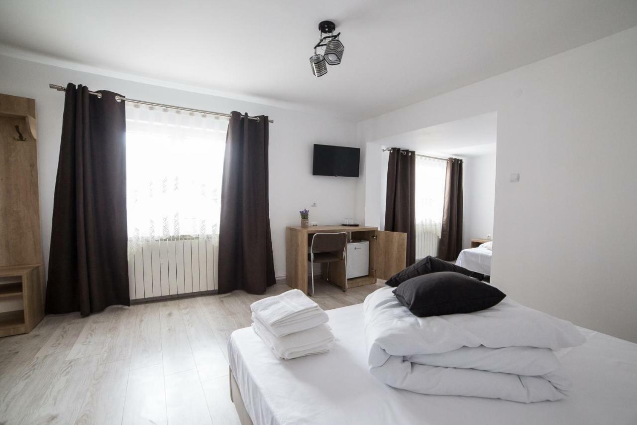 Отель Casa Burduhos Кымпулунг-Молдовенеск Экстерьер фото