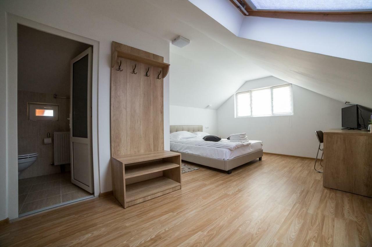 Отель Casa Burduhos Кымпулунг-Молдовенеск Экстерьер фото