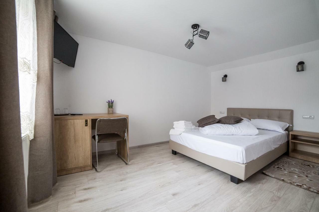 Отель Casa Burduhos Кымпулунг-Молдовенеск Экстерьер фото