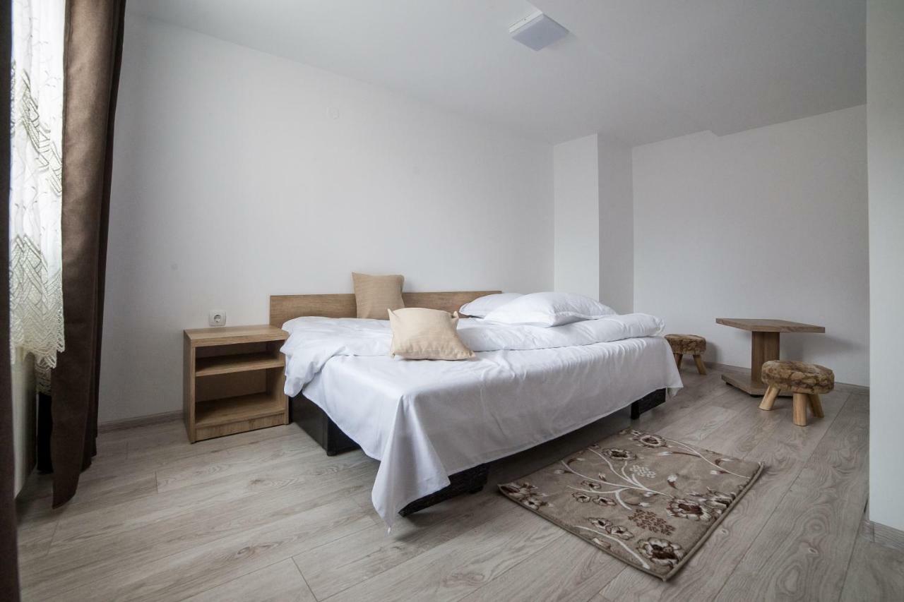 Отель Casa Burduhos Кымпулунг-Молдовенеск Экстерьер фото