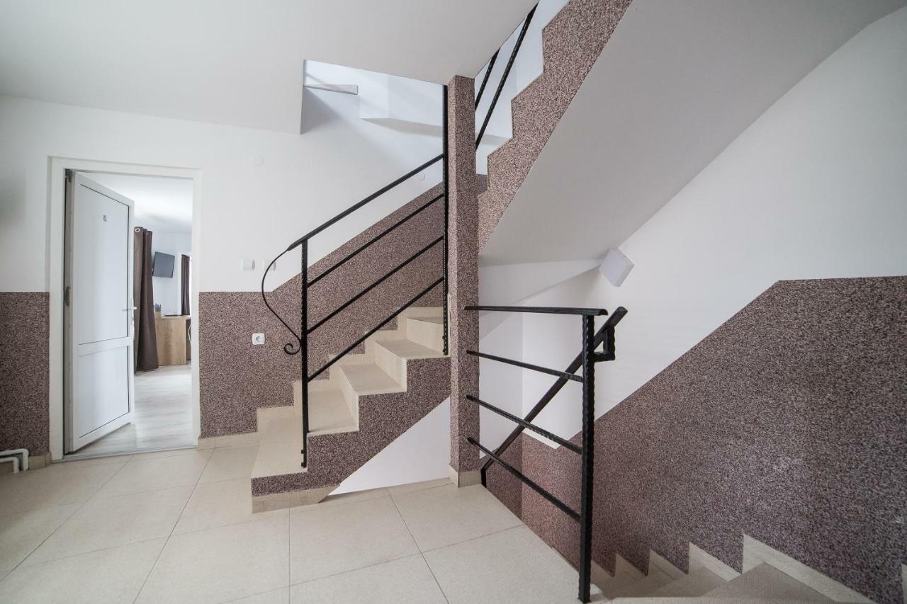 Отель Casa Burduhos Кымпулунг-Молдовенеск Экстерьер фото