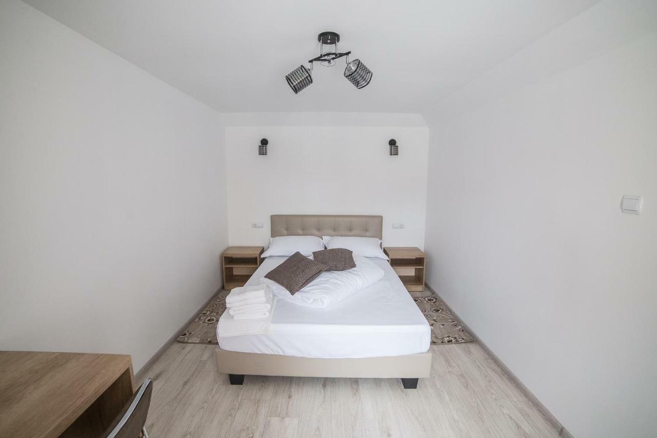 Отель Casa Burduhos Кымпулунг-Молдовенеск Экстерьер фото