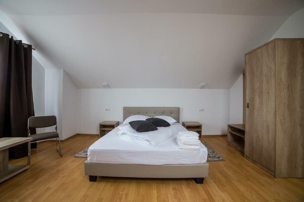 Отель Casa Burduhos Кымпулунг-Молдовенеск Экстерьер фото