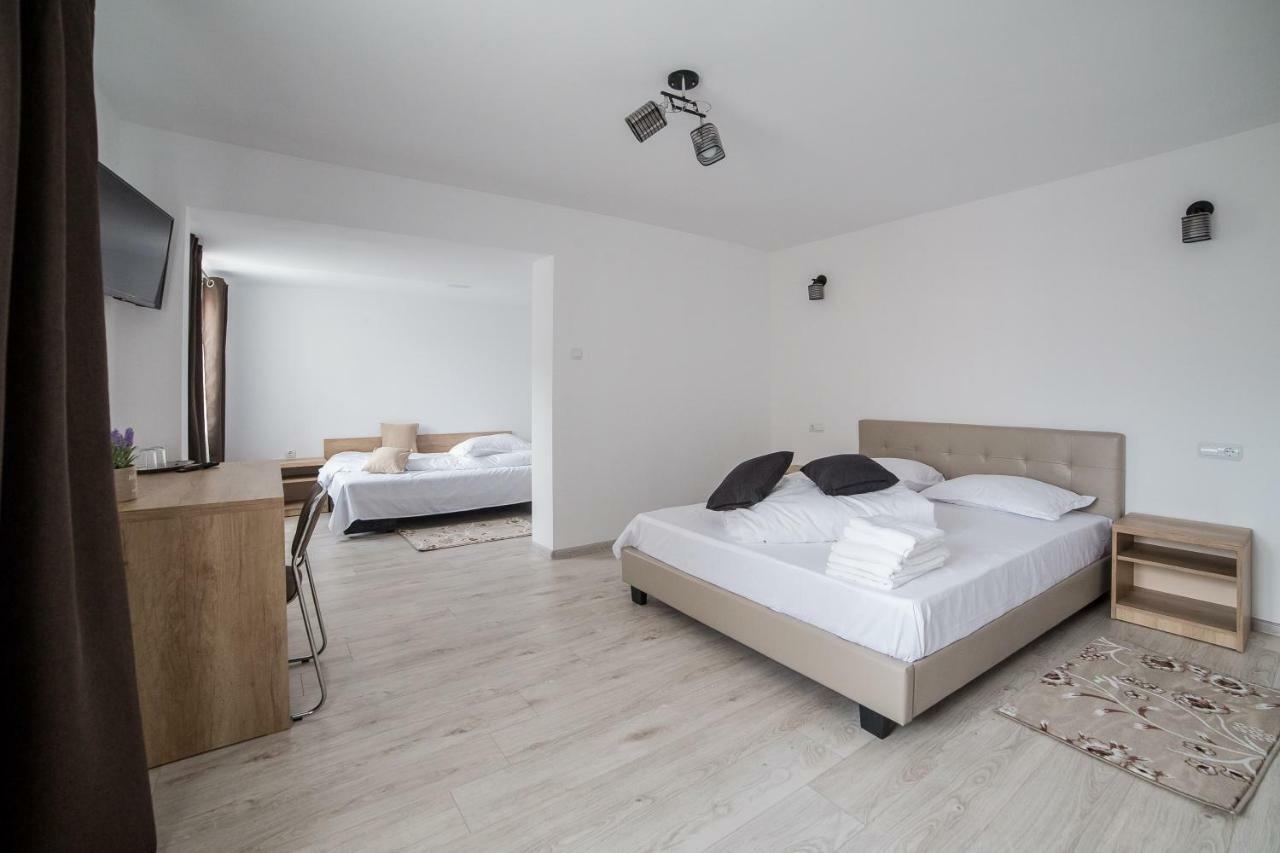 Отель Casa Burduhos Кымпулунг-Молдовенеск Экстерьер фото