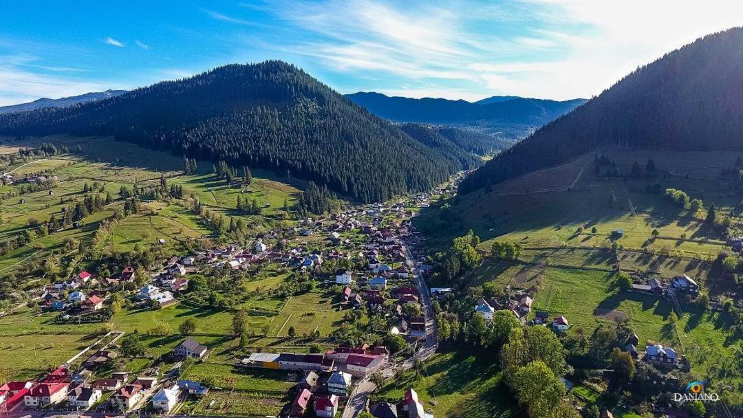 Отель Casa Burduhos Кымпулунг-Молдовенеск Экстерьер фото